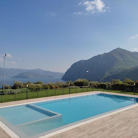 Iseolakerental - Costa Del Sole Riva di Solto Bagian luar foto