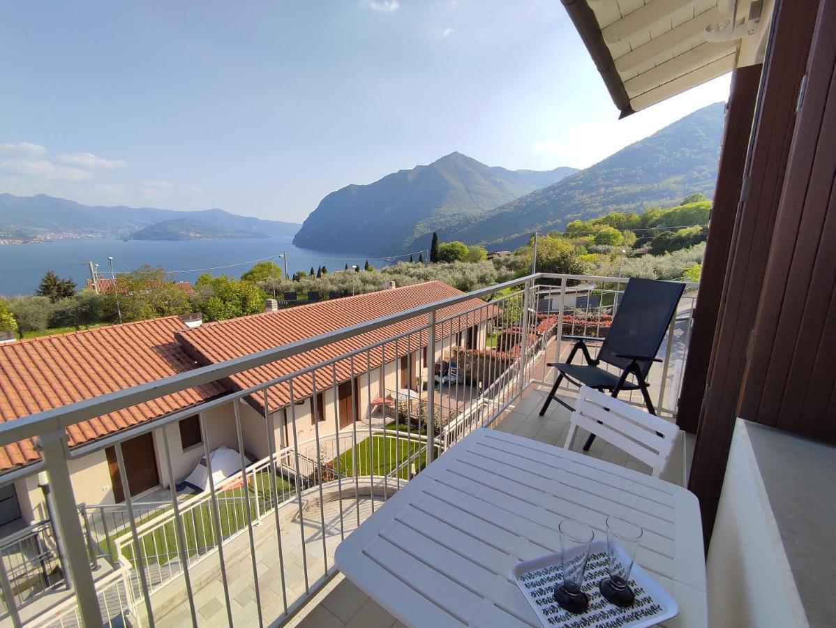 Iseolakerental - Costa Del Sole Riva di Solto Bagian luar foto