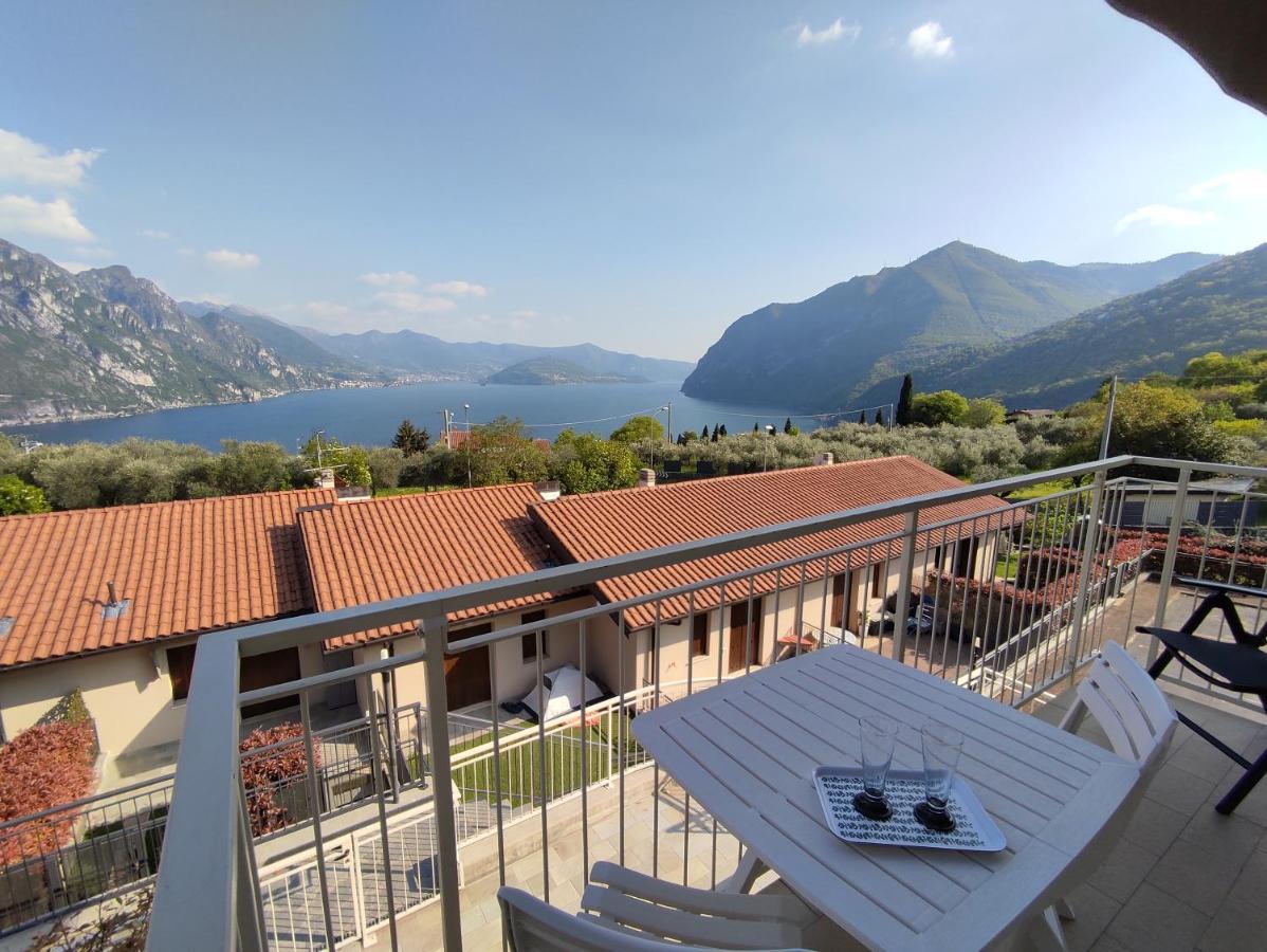 Iseolakerental - Costa Del Sole Riva di Solto Bagian luar foto